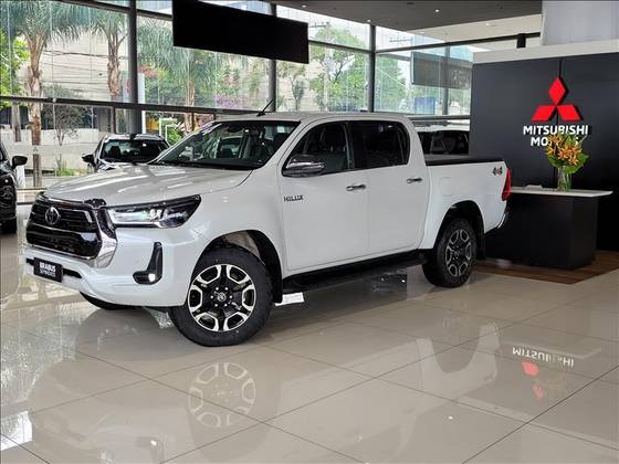 TOYOTA HILUX 2.8 D-4D TURBO DIESEL CD SRX 4X4 AUTOMÁTICO